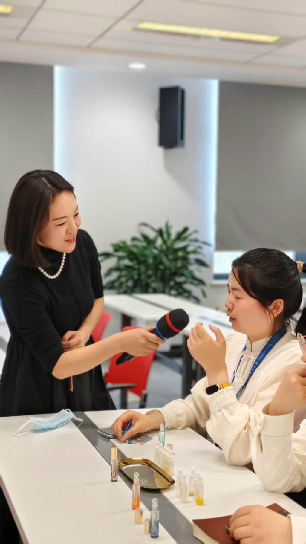 闻香互动
